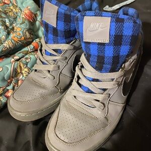 Nike Boys Court Borough blue Plaid Sz 6youth